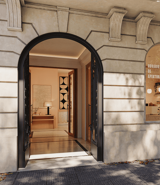 Entrada de hotel con arco negro y fachada clásica de piedra; se ve recepción cálida iluminada en el interior