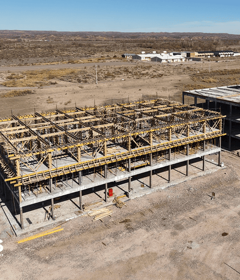 Imagen tomada desde arriba de una obra en construcción.